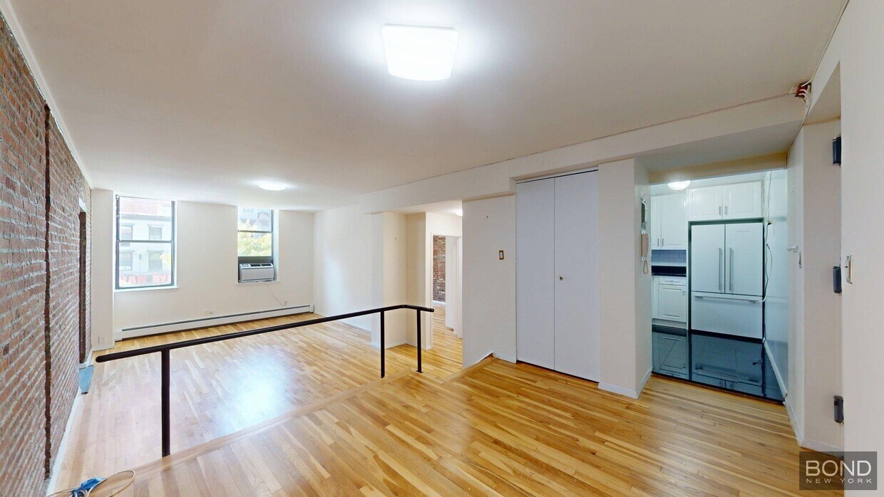 Foto principal - 201 E 12th St