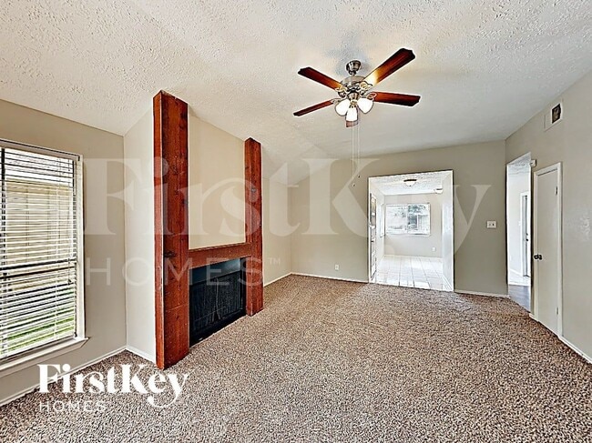 Building Photo - 17326 Davenway Dr