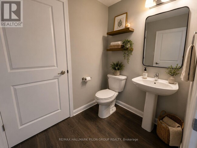 Building Photo - 702 Amberwing Private