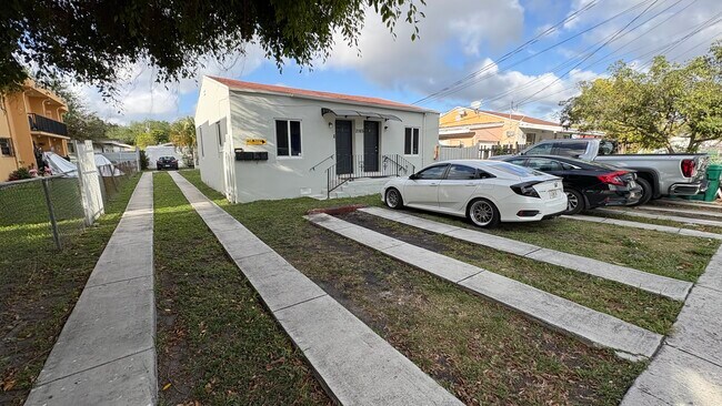 Foto del edificio - 2165 NW 23rd St