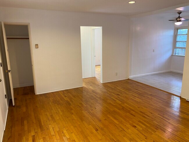 Building Photo - 3315 Caroline Ave