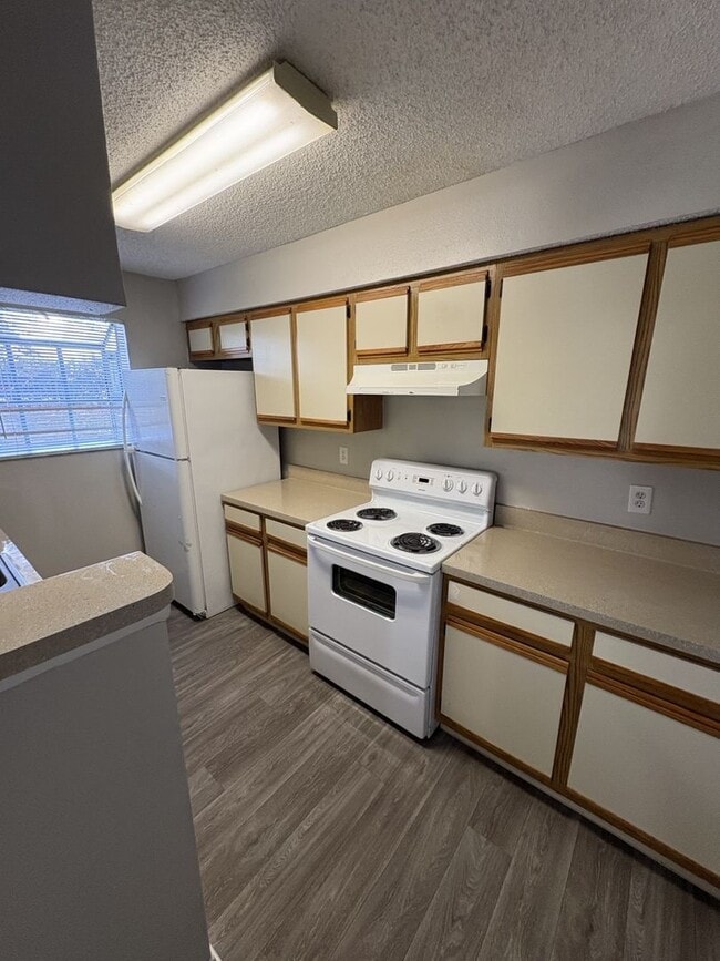 Foto del edificio - Large 2-bedroom 2-bath Condo