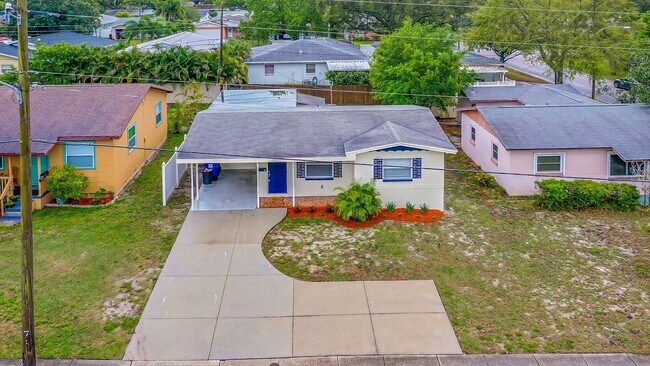 Building Photo - Available Now! Charming 3-Bedroom Home with Fenced Backyard in St. Petersburg!