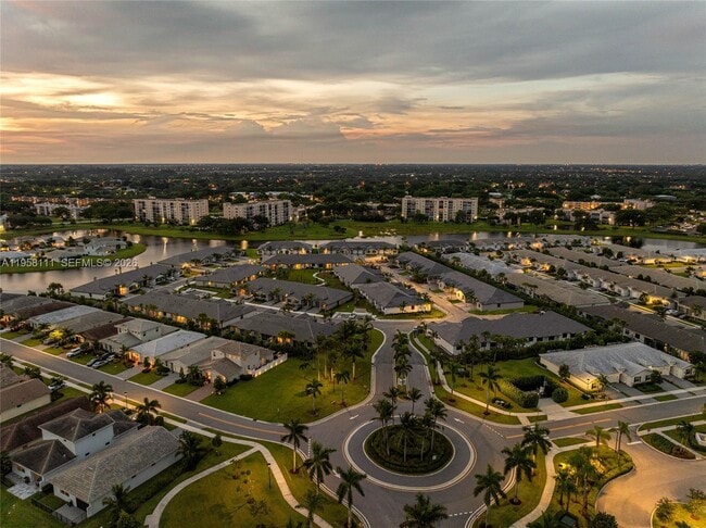 Foto del edificio - 14840 Golden Jax Ln