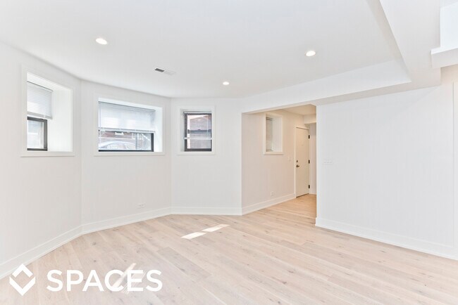 Building Photo - 1336 W Bryn Mawr Ave