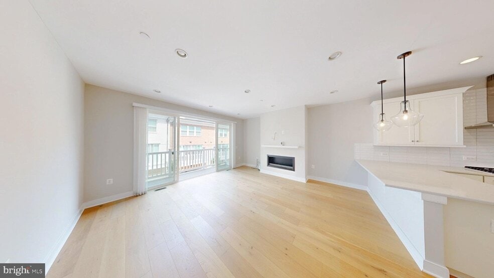 Photo - 10324 Grosvenor Place Unit