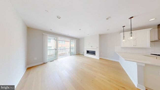Photo - 10324 Grosvenor Place Townhome