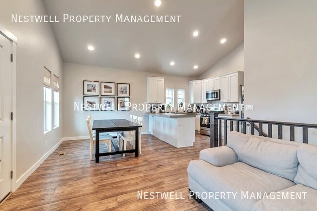 Building Photo - 5252 W Mellow Way