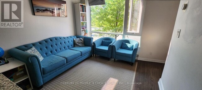 Photo du bâtiment - 639-639 Lawrence Ave W