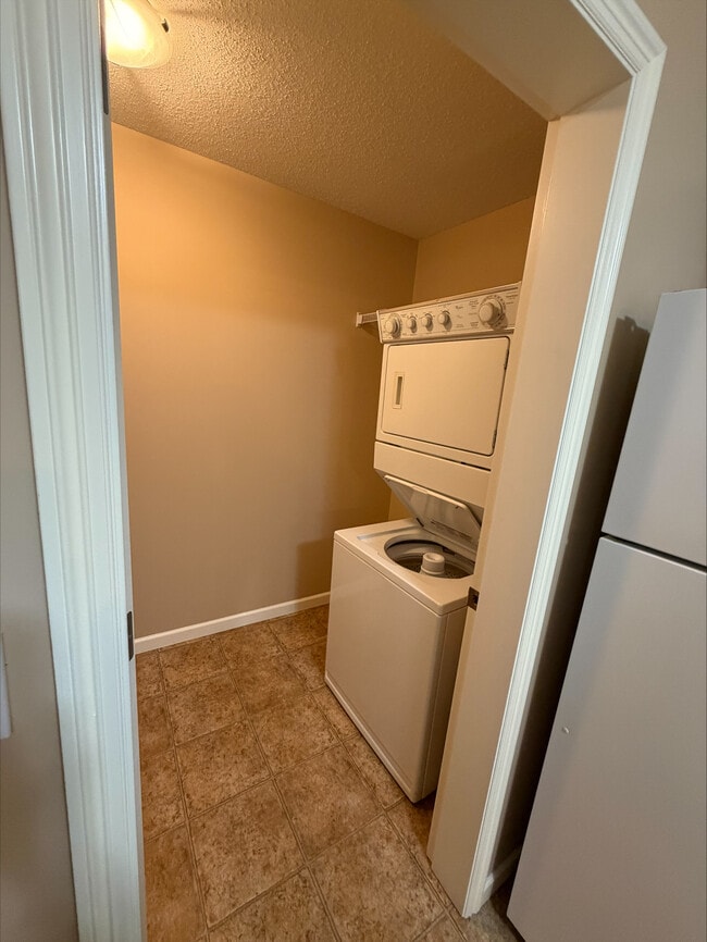 Building Photo - 7556-7556 Topaz Dr