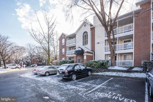 Building Photo - 1533 Lincoln Way
