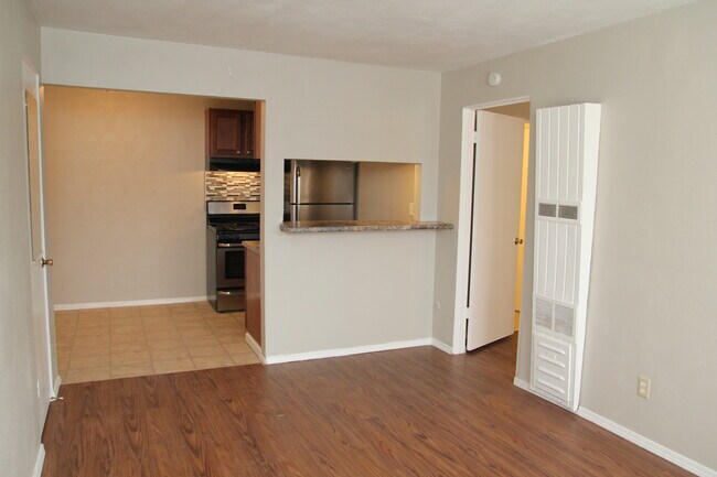 Foto del edificio - 7457 Williams Ave