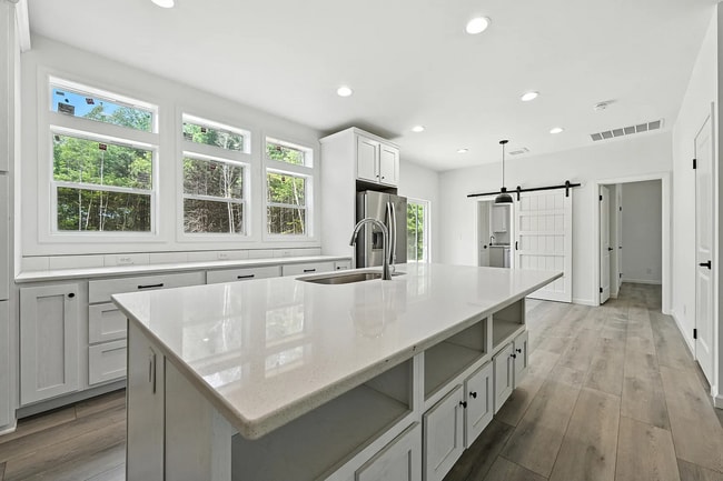 Building Photo - 4 Willis Rd