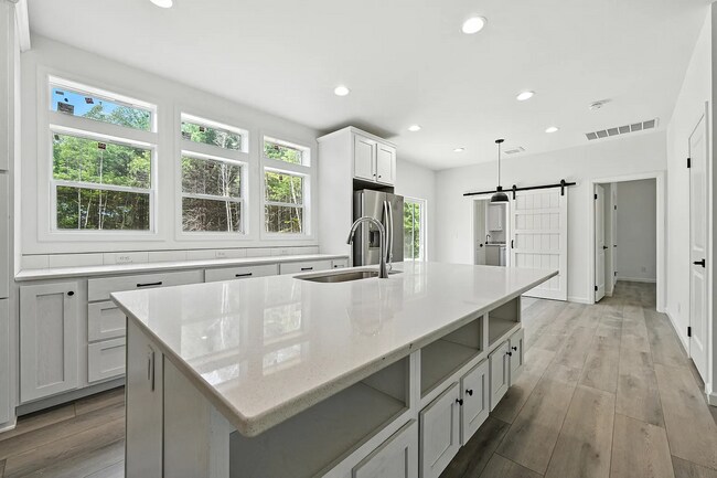 Foto del edificio - 4 Willis Rd