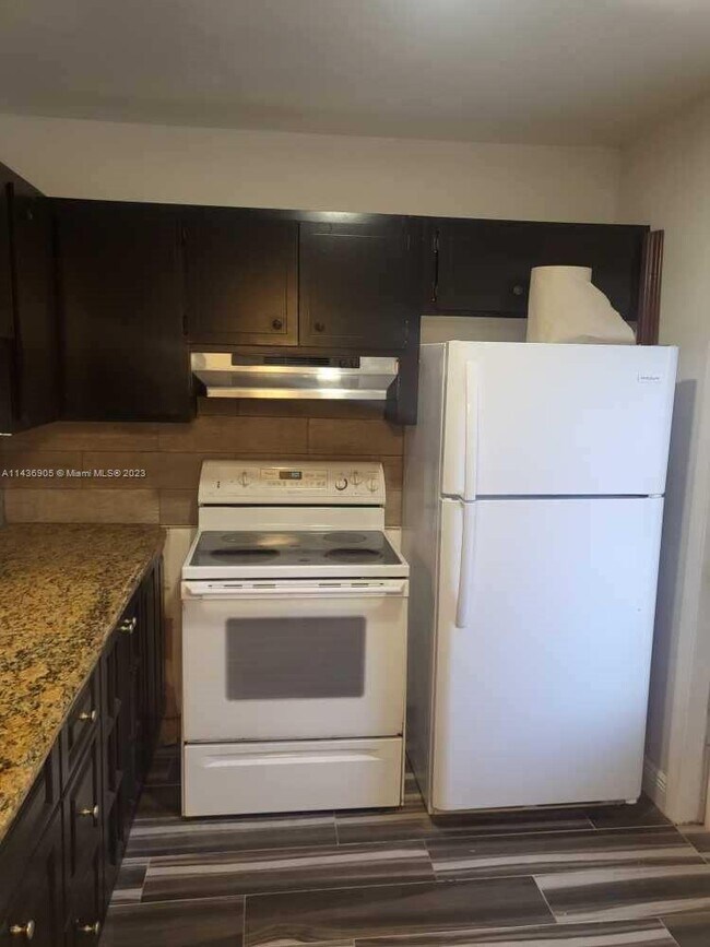 Building Photo - 5061 W Oakland Park Blvd