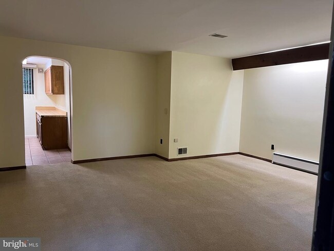 Building Photo - 707 Schindler Dr