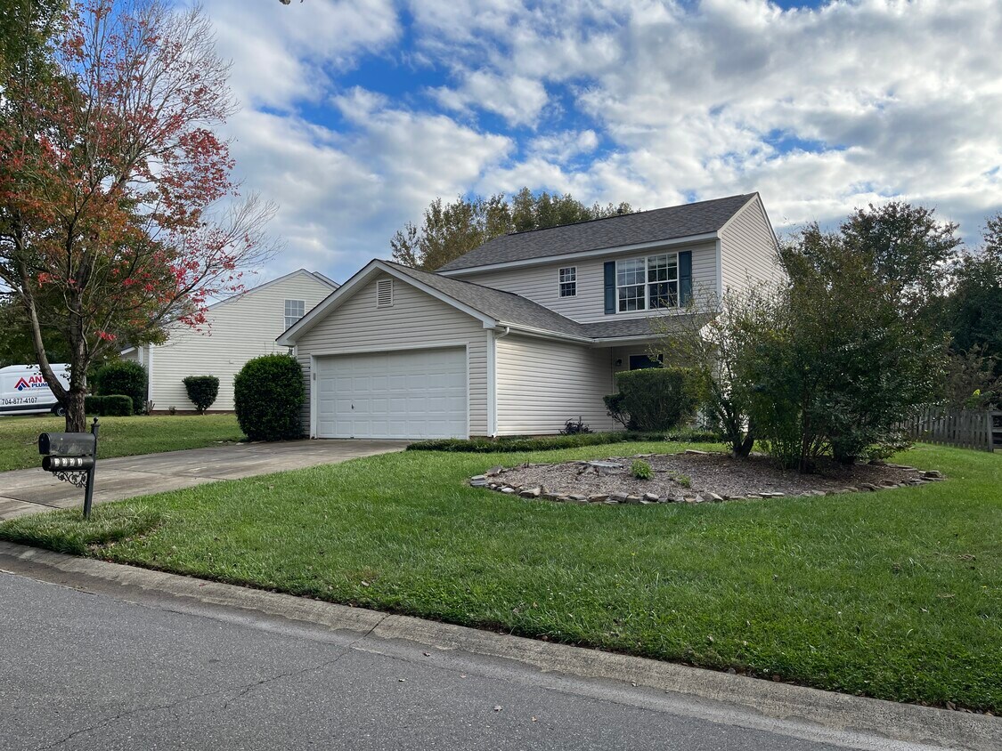 Primary Photo - 3224 Longspur Dr