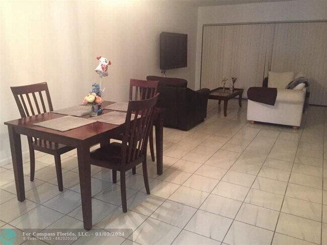 Building Photo - 3955 N Nob Hill Rd