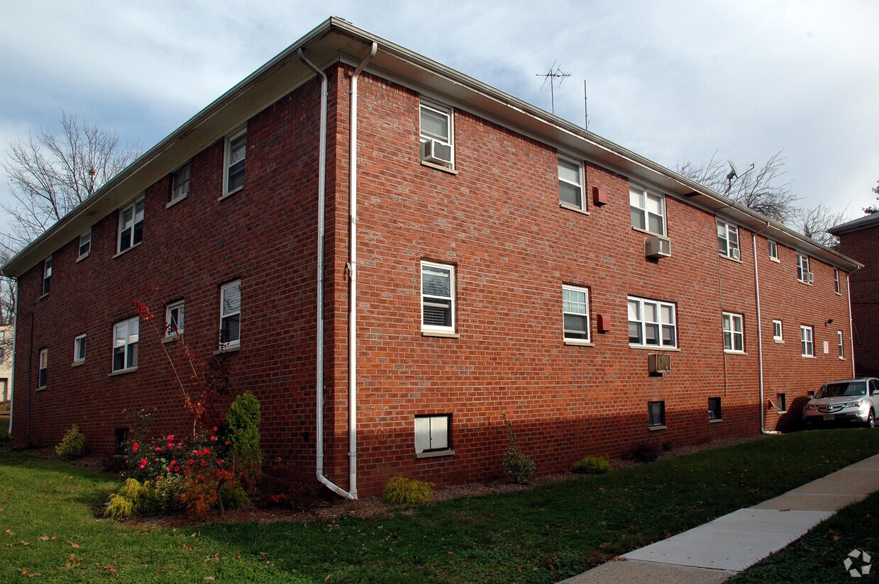 Building Photo - 310 E Homestead Ave