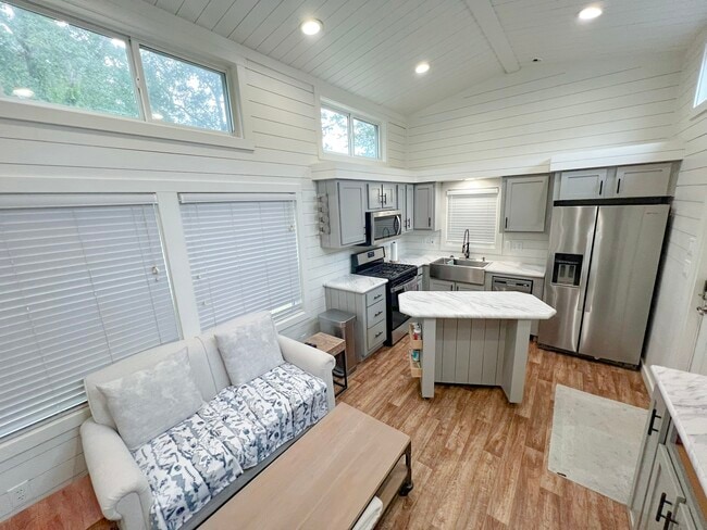 Building Photo - 2001 N Fm