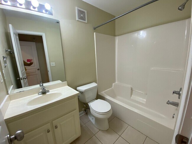 Building Photo - LEASING FOR IMMEDIATE MOVE IN!