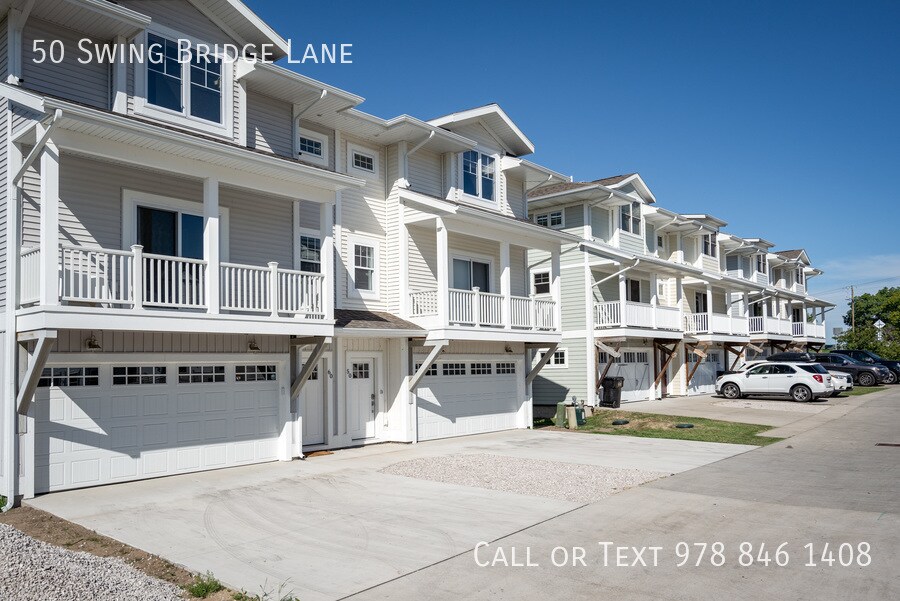 Primary Photo - Luxurious Douglas Townhome