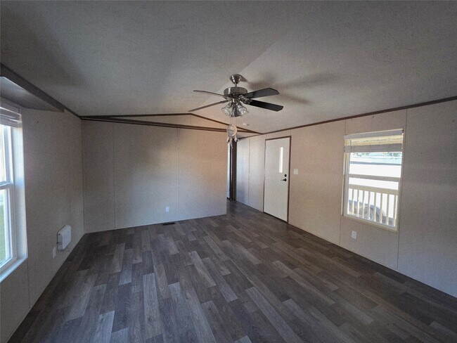 Foto del edificio - 2935 Calder Dr