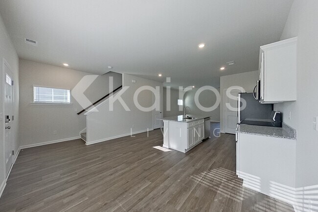 Building Photo - 2441 Banyan Cir