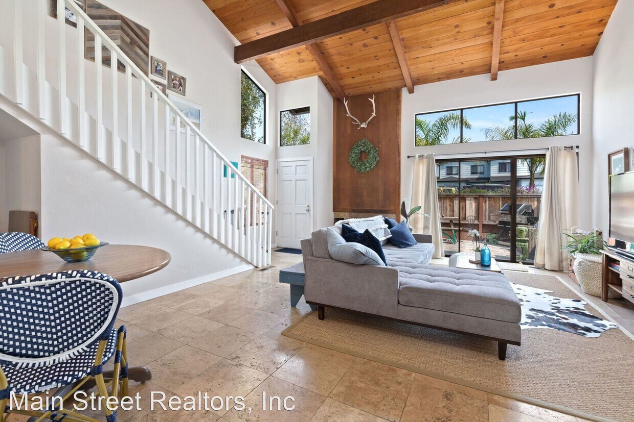 2 br, 2 bath House 2022 Dolphin Dr House for Rent in Aptos, CA