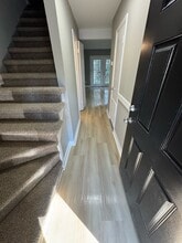 Building Photo - 123 Aqua Ct