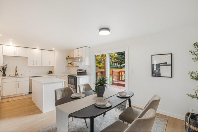 Building Photo - 9111 NE 73rd St