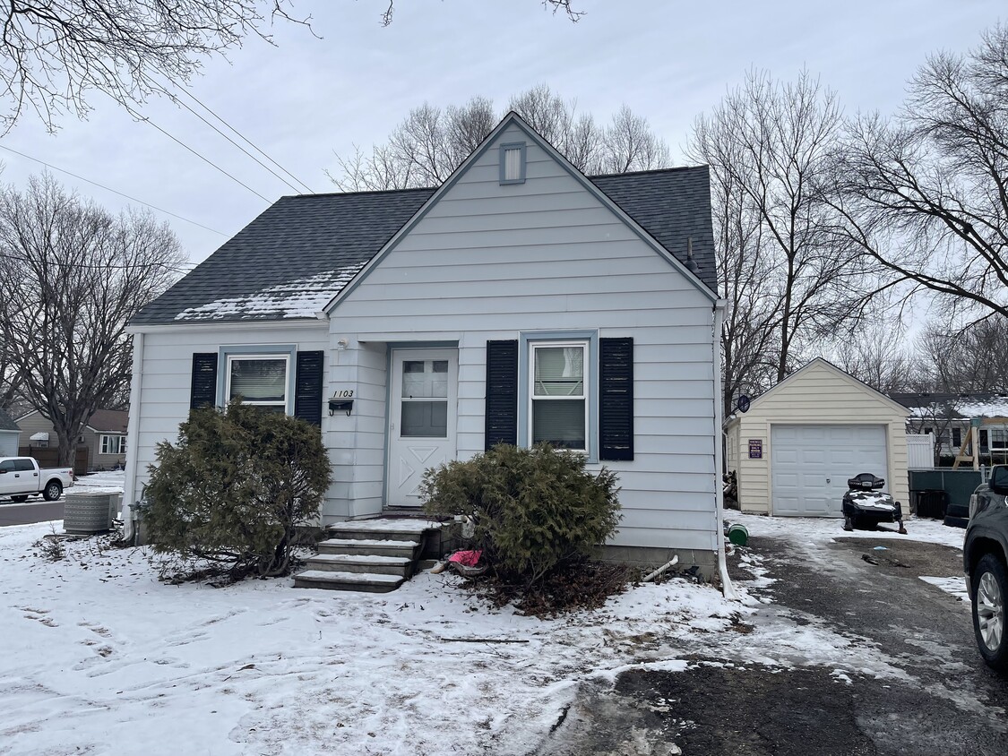 Primary Photo - 1103 Highland Ave