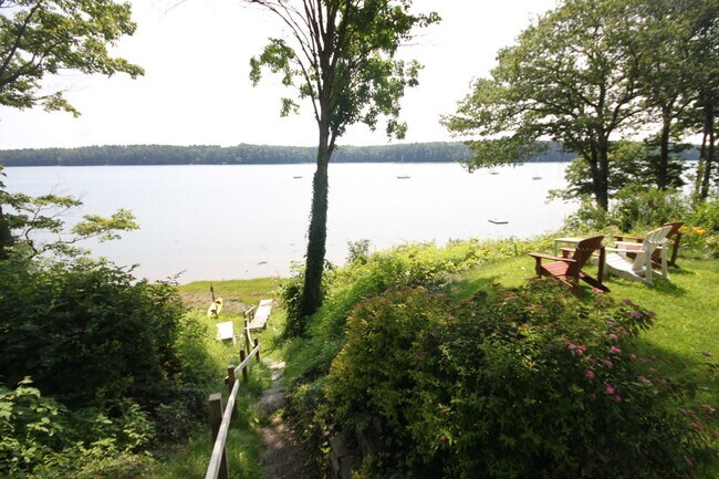 Foto del edificio - 3bd/2ba Waterfront House for Rent in Freep...