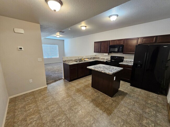 Foto del edificio - 3 Bed 3 bath Town Home in 80910!