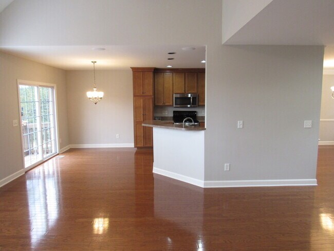 Building Photo - Large Hermitage home in Walden Woods- beau...