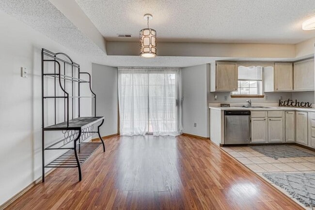 Building Photo - spacious house