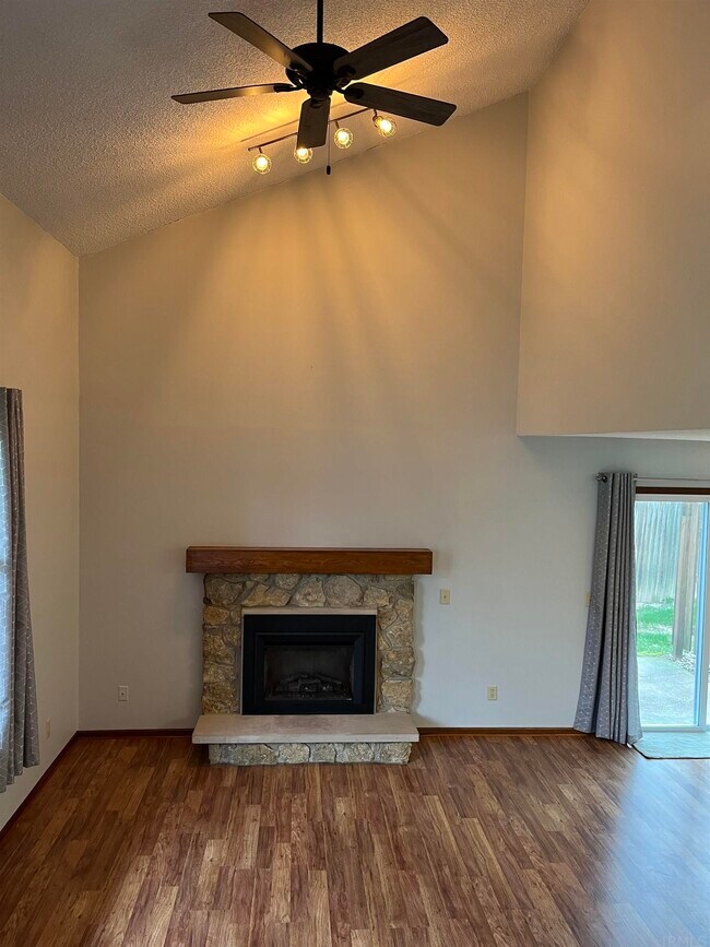 Foto del edificio - 4225 Crofton Ct