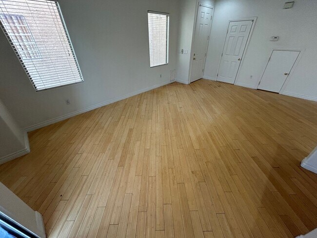 Foto del edificio - SOUTHWEST LAS VEGAS PROEPRTY WITH 3 BED, 3...