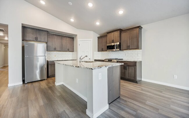 Building Photo - 4 Bed 3 Bath Single Level Home in Great Neighborhood