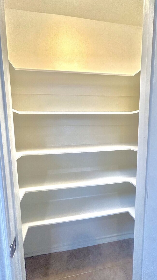 Building Photo - 5030 Birch Manor Ln