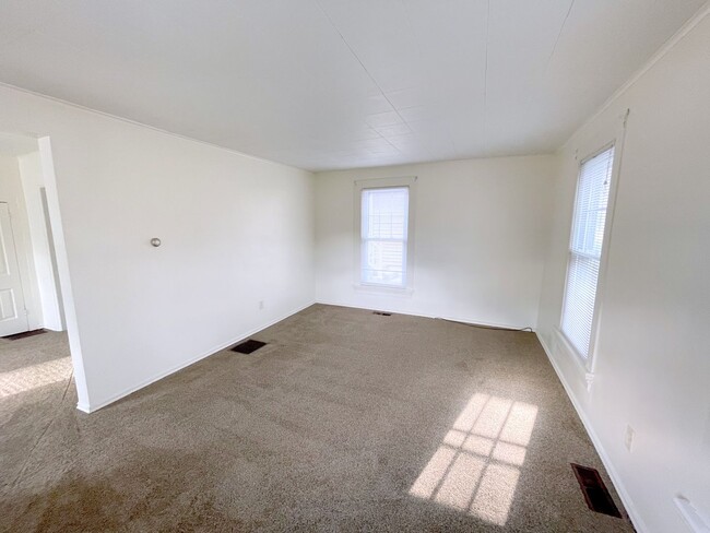 Building Photo - Nice 2-Bedroom Home In a Nice Quiet Neighborhood Near Elkhart General Hospital