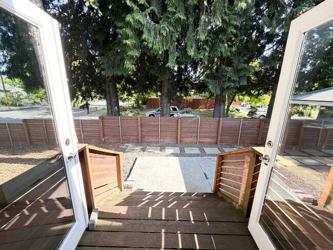 Building Photo - North PDX Haven: 2bd/1bath Bikeable Bungalow with Huge Covered Patio & Central A/C