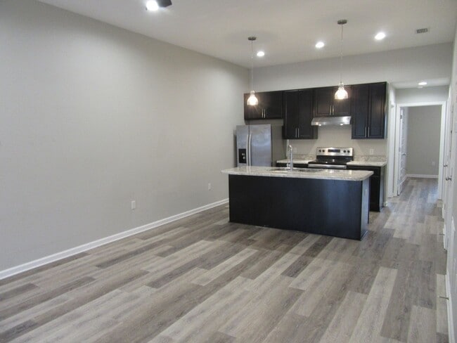 Foto del edificio - 612 Helen Ave