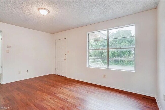 Foto del edificio - 714 Martindale Rd