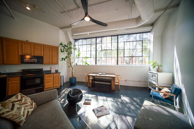 Foto del edificio - 2220 Canton St