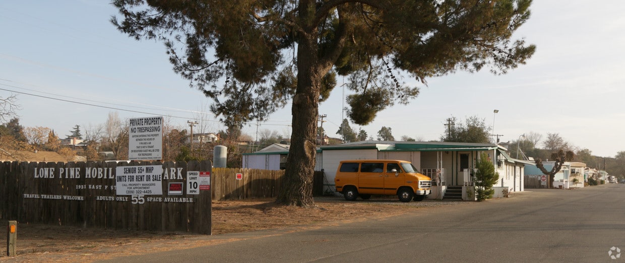1931 E F St, Oakdale, CA 95361 Apartments in Oakdale, CA