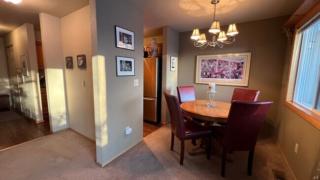 Building Photo - 2 Bedroom Jewel Lake Condo with Beautiful ...