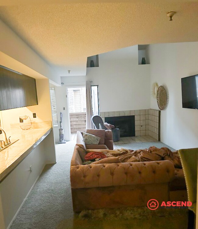 Foto del edificio - Charming Townhouse in the Stockdale Area