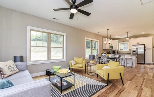 Foto del edificio - 72 Wheeler Rd