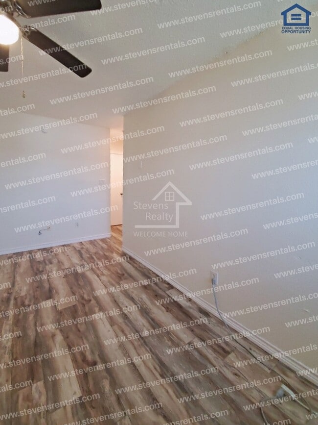 Building Photo - 2110 NW Lindy Ave